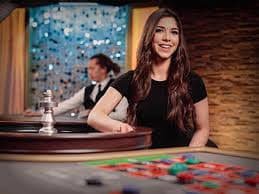 Antarmuka Arcade Games di aplikasi mobile sobat geming dengan berbagai ikon permainan dan kontrol sentuh